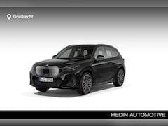 BMW iX1 - eDrive20 67 kWh M Sport Edition | 20 Inch | M-Sportpakket Pro | Premium Pack | Panoramadak