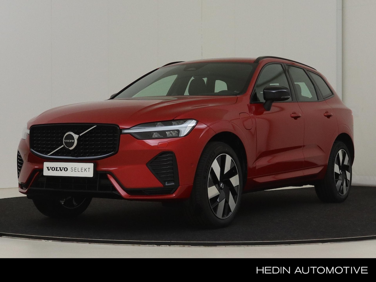 Volvo XC60 - 2.0 T6 Plug-in hybrid AWD Ultimate Dark Volvo XC60 2.0 Recharge T6 AWD Ultimate Dark | Bow - AutoWereld.nl
