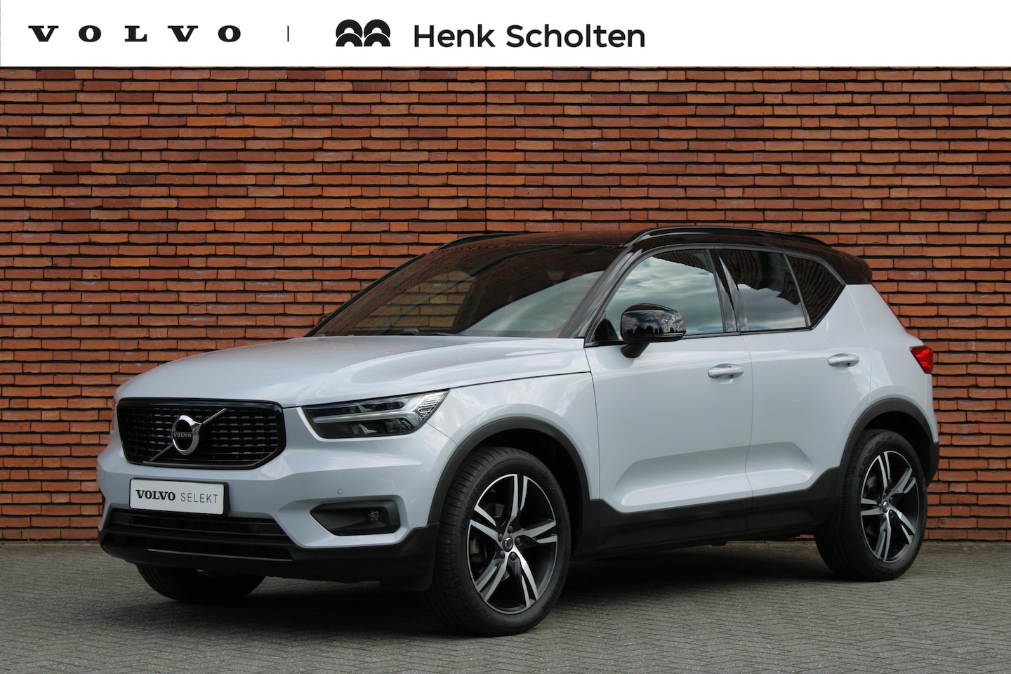 Volvo XC40 - T2 R-Design | Trekhaak | Parkeercamera | Verwarmbare Voorstoelen | Apple Carplay | Adaptie - AutoWereld.nl