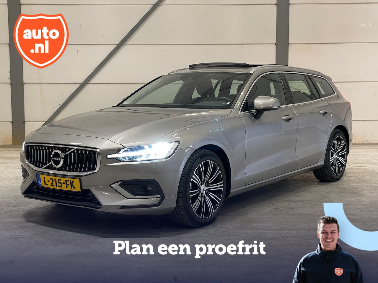 Volvo V60 - 2.0 B3 Inscription | Panoramadak | Trekhaak | Lederen bekleding | Camera | Carplay | Stoel - AutoWereld.nl