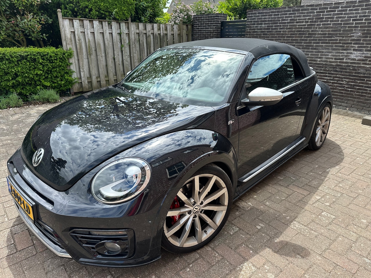 Volkswagen Beetle Cabriolet - Cabrio 2.0 TSI Exclusive R-Line DSG 262pk - AutoWereld.nl