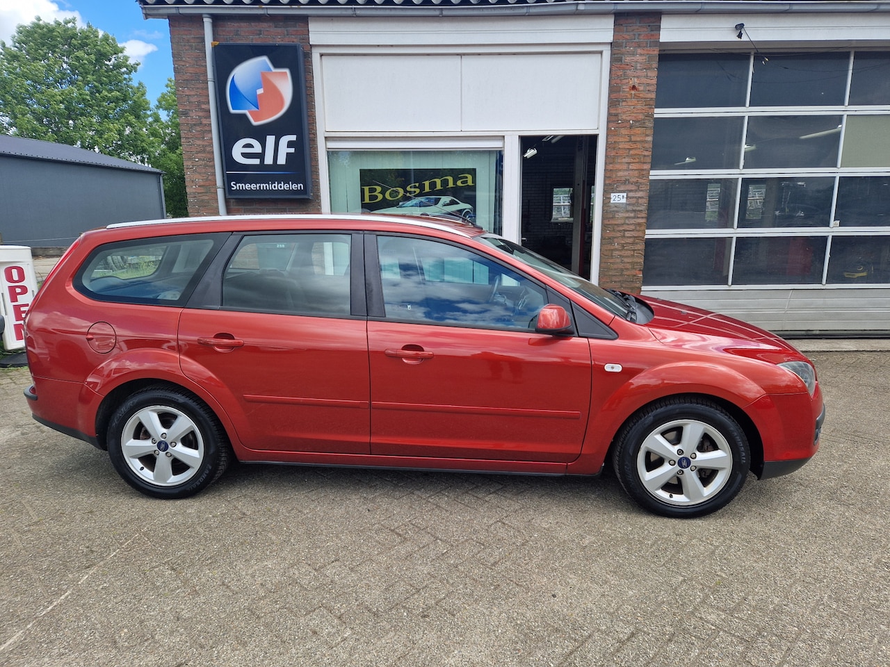 Ford Focus Wagon - 1.6-16V "Futura" Stoelverwarming - Cruise -Airco - Trekhaak - Navi - Apk 27-06-2026 !! - AutoWereld.nl