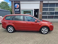 Ford Focus Wagon - 1.6-16V "Futura" Stoelverwarming - Cruise -Airco - Trekhaak - Navi - Apk 27-06-2026