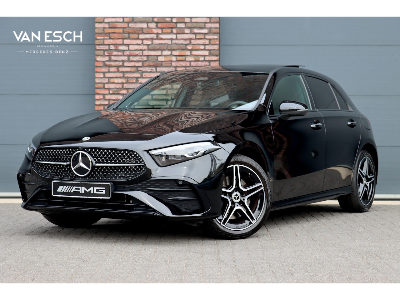 Mercedes-Benz A-klasse - 250 e AMG Line Premium Aut8 | Distronic | Panoramadak | Burmester | Verwarmd Stuurwiel | K - AutoWereld.nl