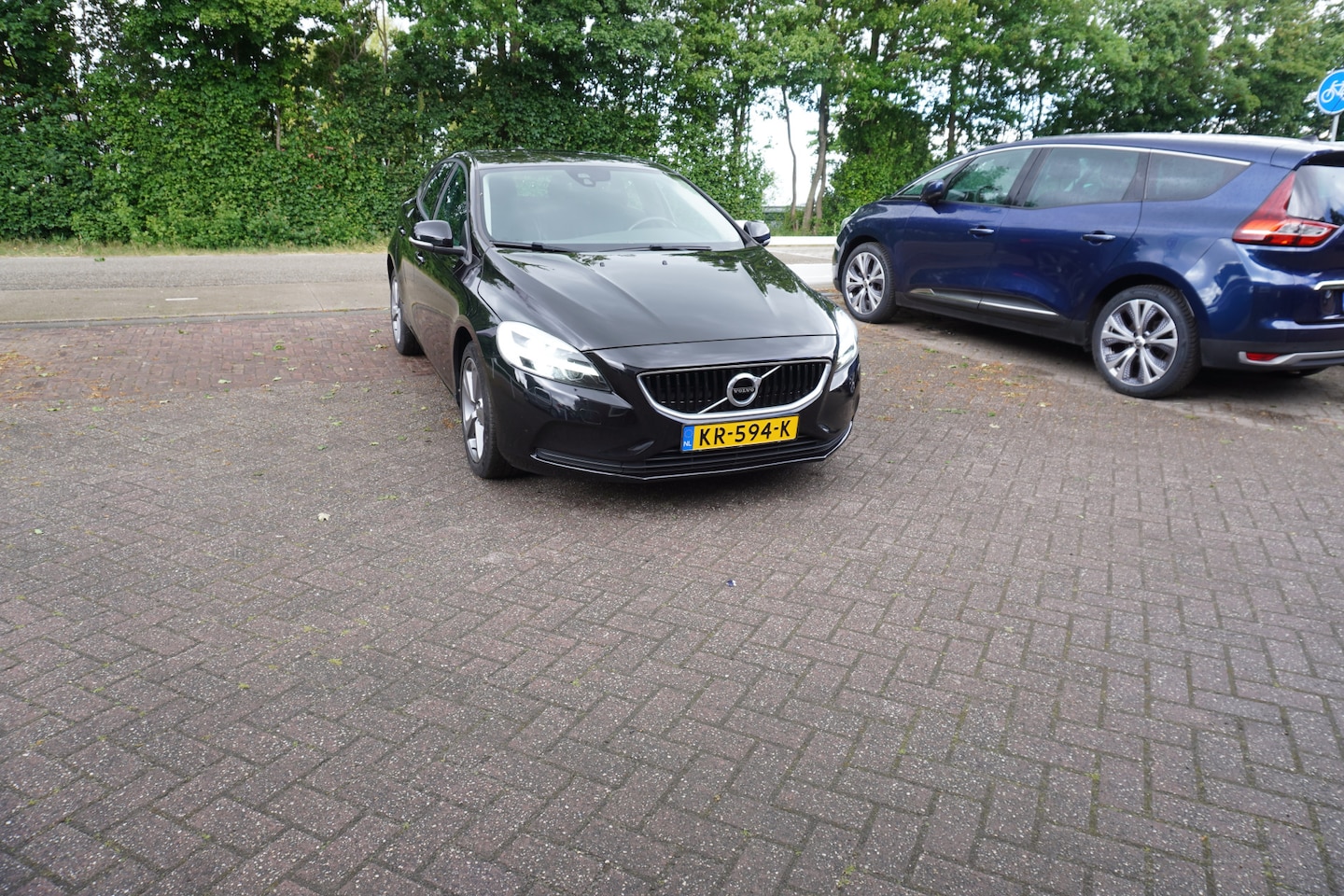 Volvo V40 - 2.0 T3 Momentum STOELVERWARMING NAVI CLIMA - AutoWereld.nl