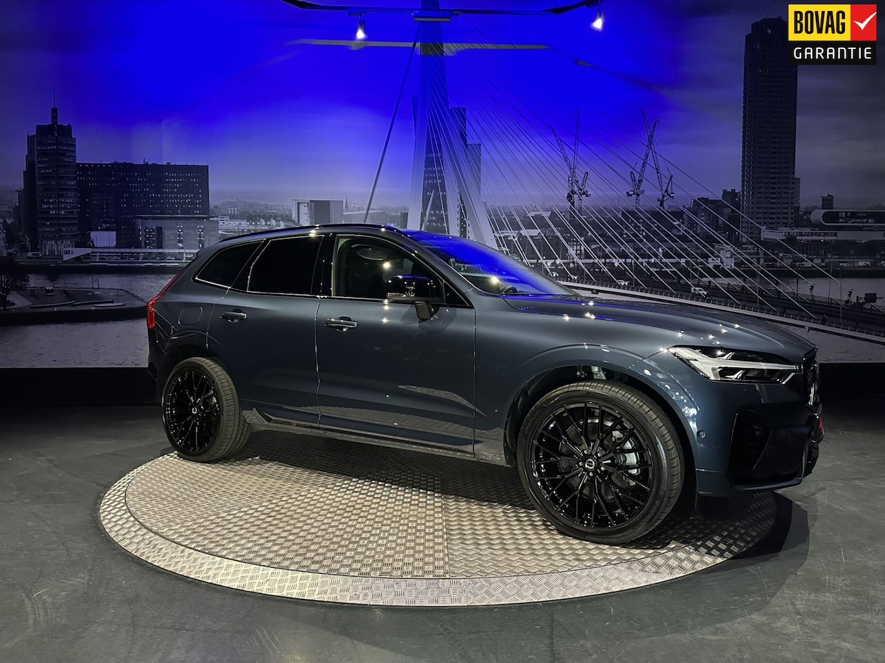 Volvo XC60 - 2.0 T6 Plug-in hybrid AWD Plus Dark *Pano*HKSound*Leder*Memory* - AutoWereld.nl
