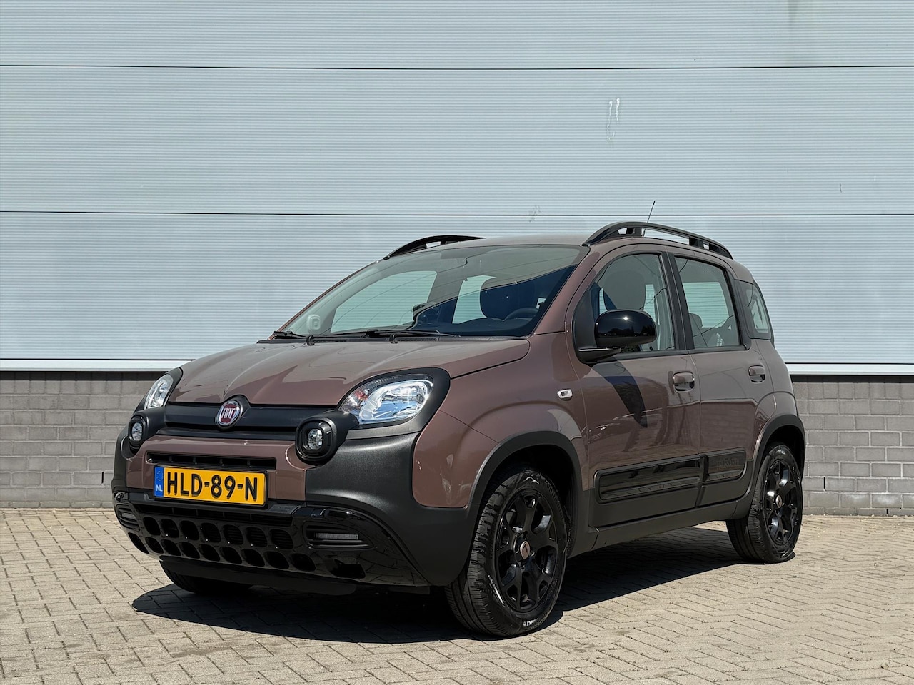 Fiat Panda - 1.2 69PK Trussardi Uitvoering | Parkeersensoren | Automatische Airco | Elektrische Ramen V - AutoWereld.nl