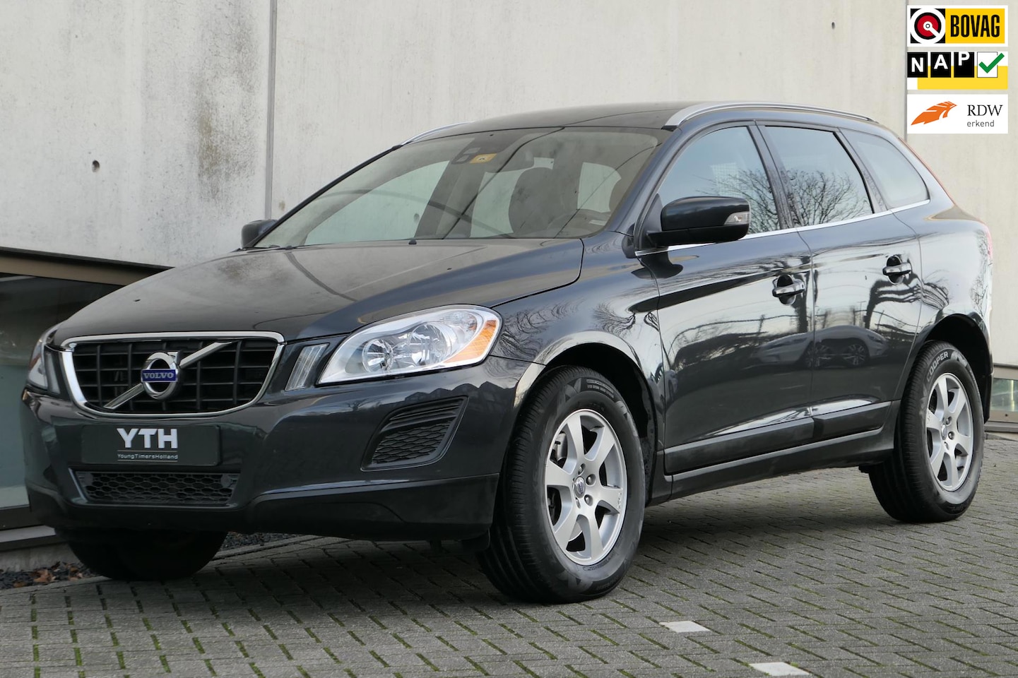Volvo XC60 - 2.0T Kinetic Leder Clima Memory seats Stoelverwarming - AutoWereld.nl