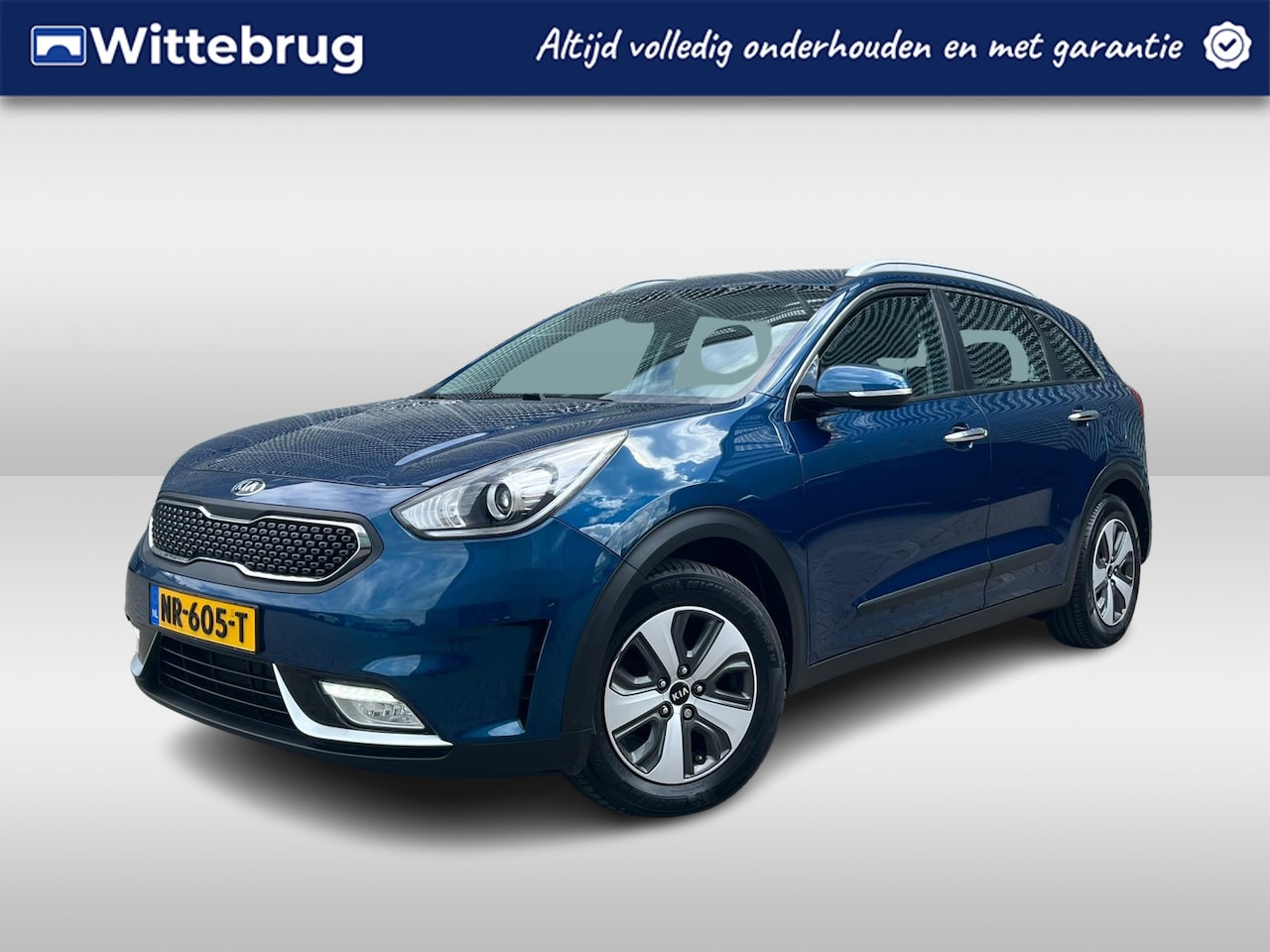 Kia Niro - 1.6 GDi Hybrid First Edition / Navigatie / Parkeer sensoren achter / Half leer / Trekhaak - AutoWereld.nl