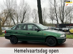 Opel Astra - 1.6i Edition Cool AIRCO5DEURSAPKKOOPJE