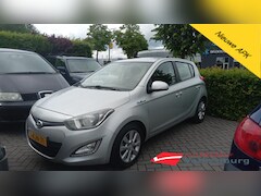 Hyundai i20 - 1.2i 85PK 5D i-Deal | Trekhaak | LMV 15 '' | Airco | Elektrische ramen