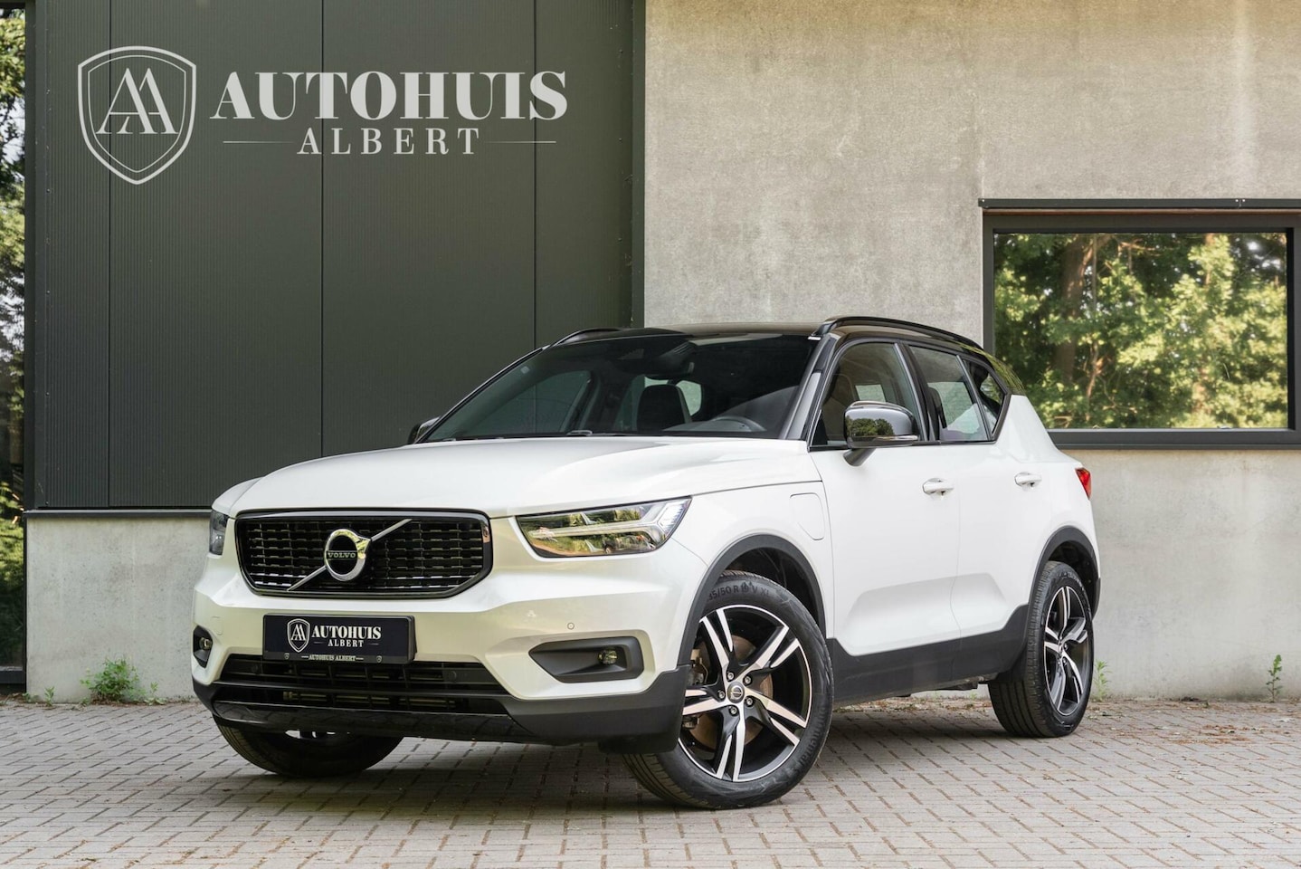 Volvo XC40 - 1.5 T4 Recharge R-Design Pano Trekhaak Keyless - AutoWereld.nl