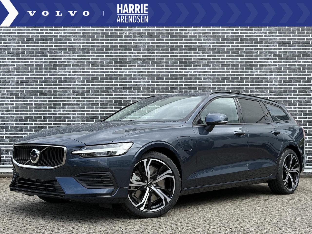 Volvo V60 - 2.0 T6 Plug-in hybrid AWD Essential | Adaptieve Cruise Control | Lederen bekleding | Getin - AutoWereld.nl