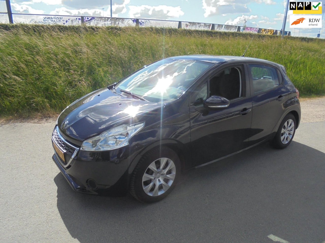 Peugeot 208 - Peugeot 208 1.6 hdi Active airco navigatie - AutoWereld.nl