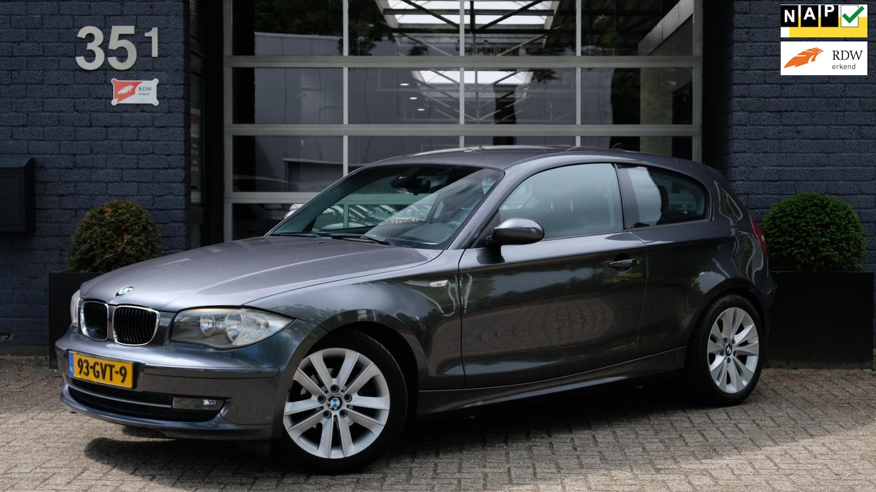 BMW 1-serie - 116i High Executive Airco|Cruise|Bluetooth - AutoWereld.nl