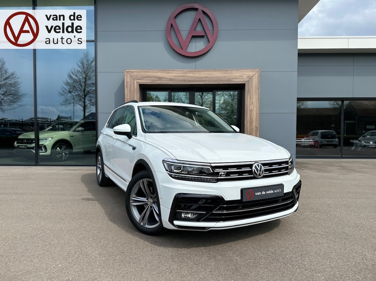Volkswagen Tiguan - 1.5 TSI ACT 150pk R-line | Virtual cockpit | Camera | Ergo stoel | Rijklaar incl. 1 jaar B - AutoWereld.nl