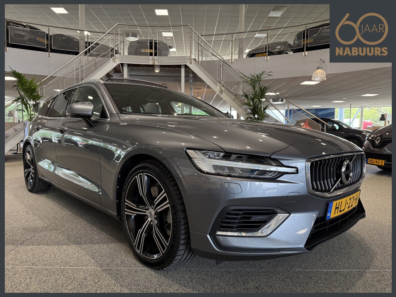 Volvo V60 - 2.0 T6 Recharge AWD Inscription 2.0 T6 Recharge AWD Inscription, B&W, Pano, Pilot assist - AutoWereld.nl