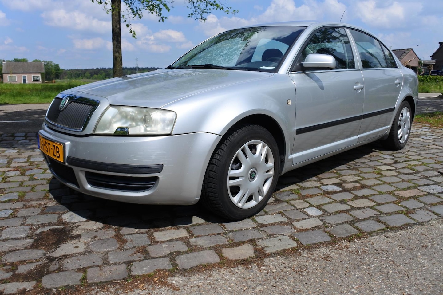 Skoda Superb - 2.0 Classic 4 drs airco 244 dkm apk 23-7-2025 - AutoWereld.nl