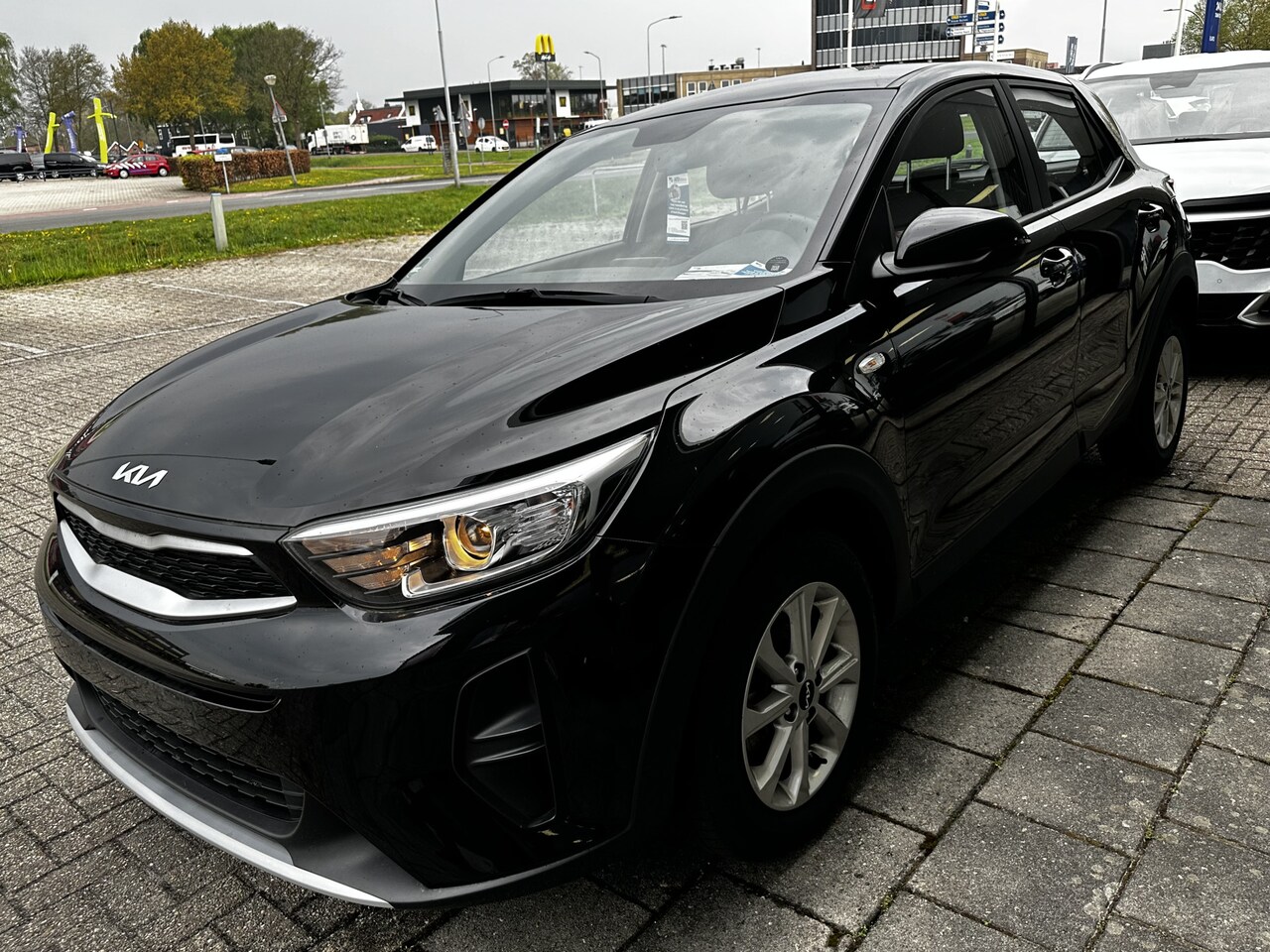 Kia Stonic - 1.2 MPi Edition7 + Emotion pakket Stoel-Stuurverw. unieke km. stand! - AutoWereld.nl