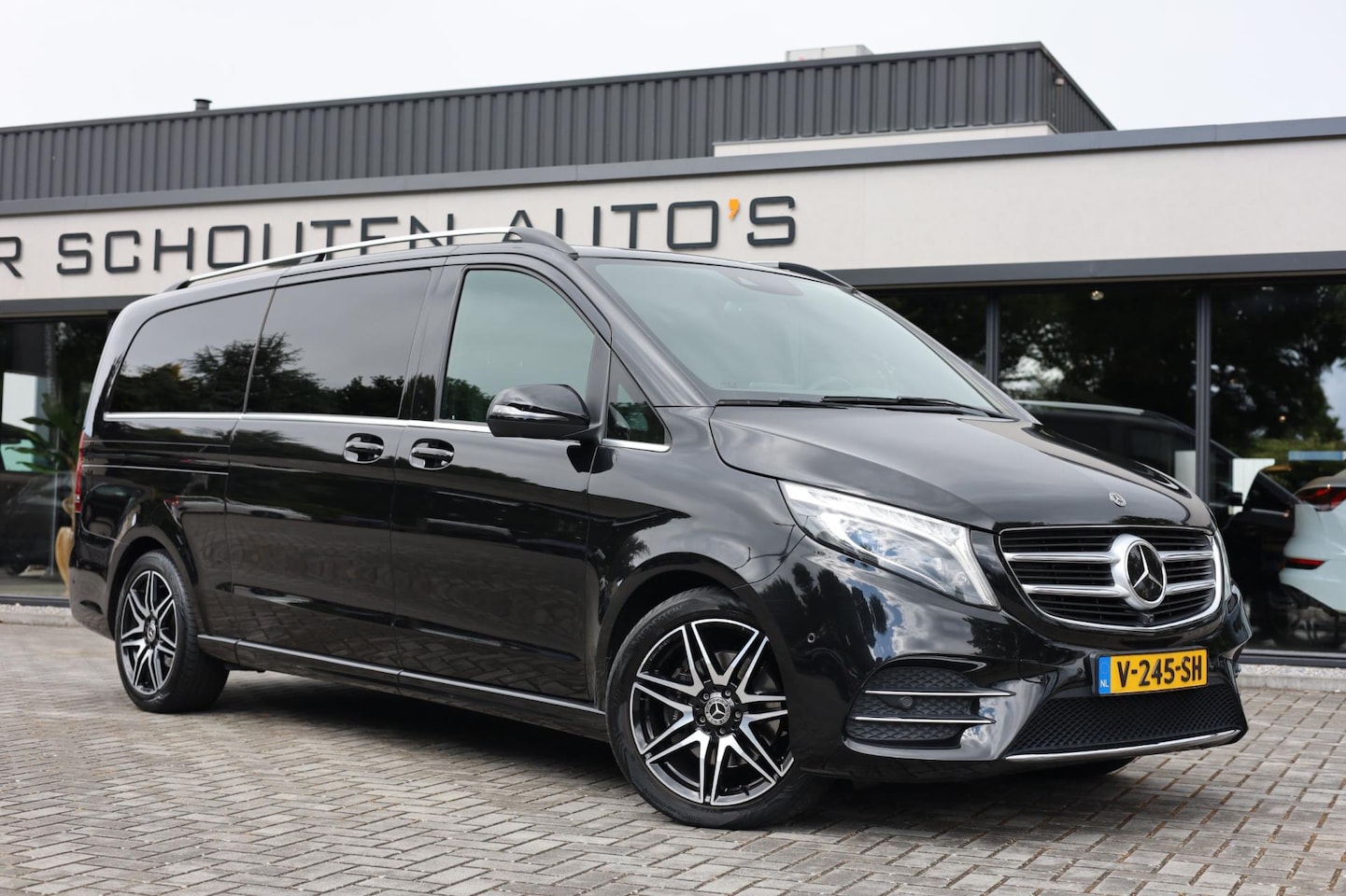 Mercedes-Benz V-klasse - 250d 4-MATIC Extra Lang DC AMG Avantgarde | Leder | Adapt. Cr. | 360 Cam. | 19" LMV - AutoWereld.nl