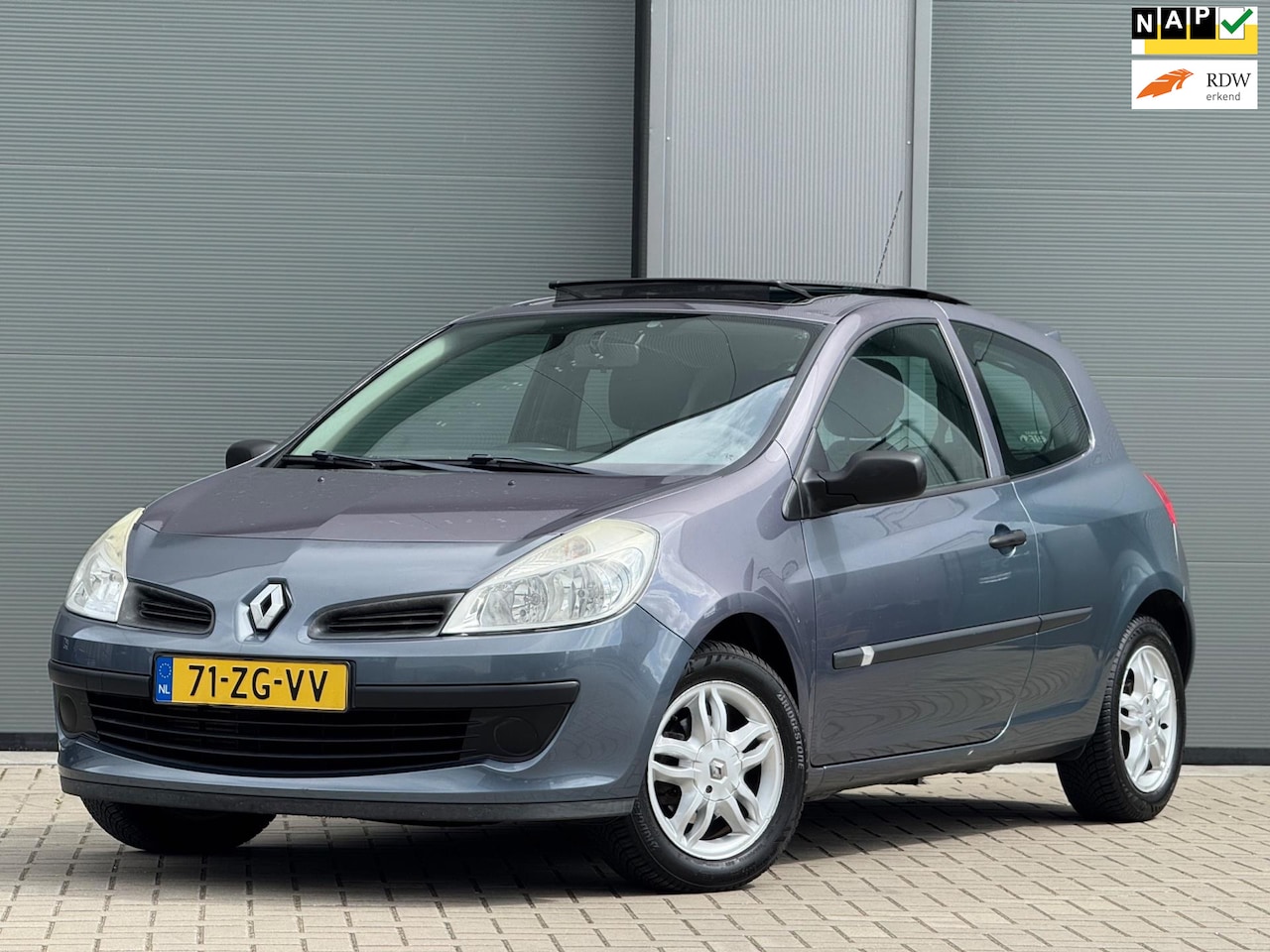 Renault Clio - 1.2 TCE Expression | Panoramadak | Airco | Trekhaak | Dealeronderhouden | 2 sleutels - AutoWereld.nl