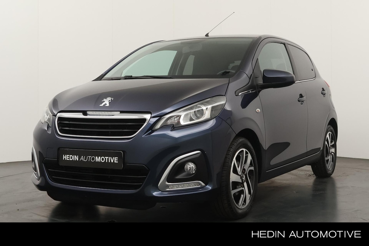 Peugeot 108 - 1.2 82 pk Allure | Parkeer Camera | Stoel Verwarming | Leder | Climate Control | - AutoWereld.nl