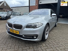BMW 5-serie - 518d Luxury Edition AUTOMAAT-NAVI-LEDER-PDC-CRUISE
