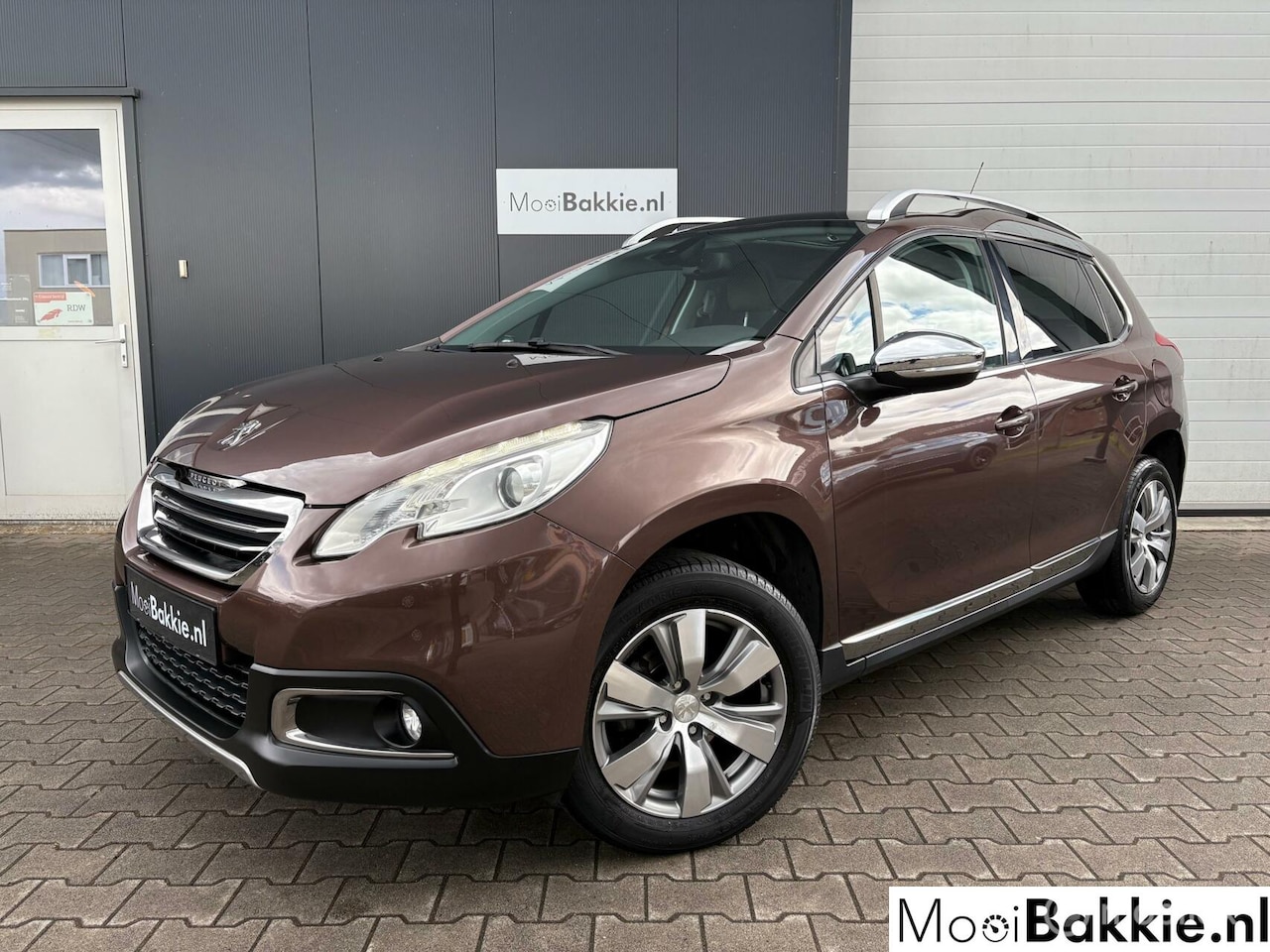 Peugeot 2008 - 1.2 VTi Allure Clima / Pano / Distributie nieuw - AutoWereld.nl