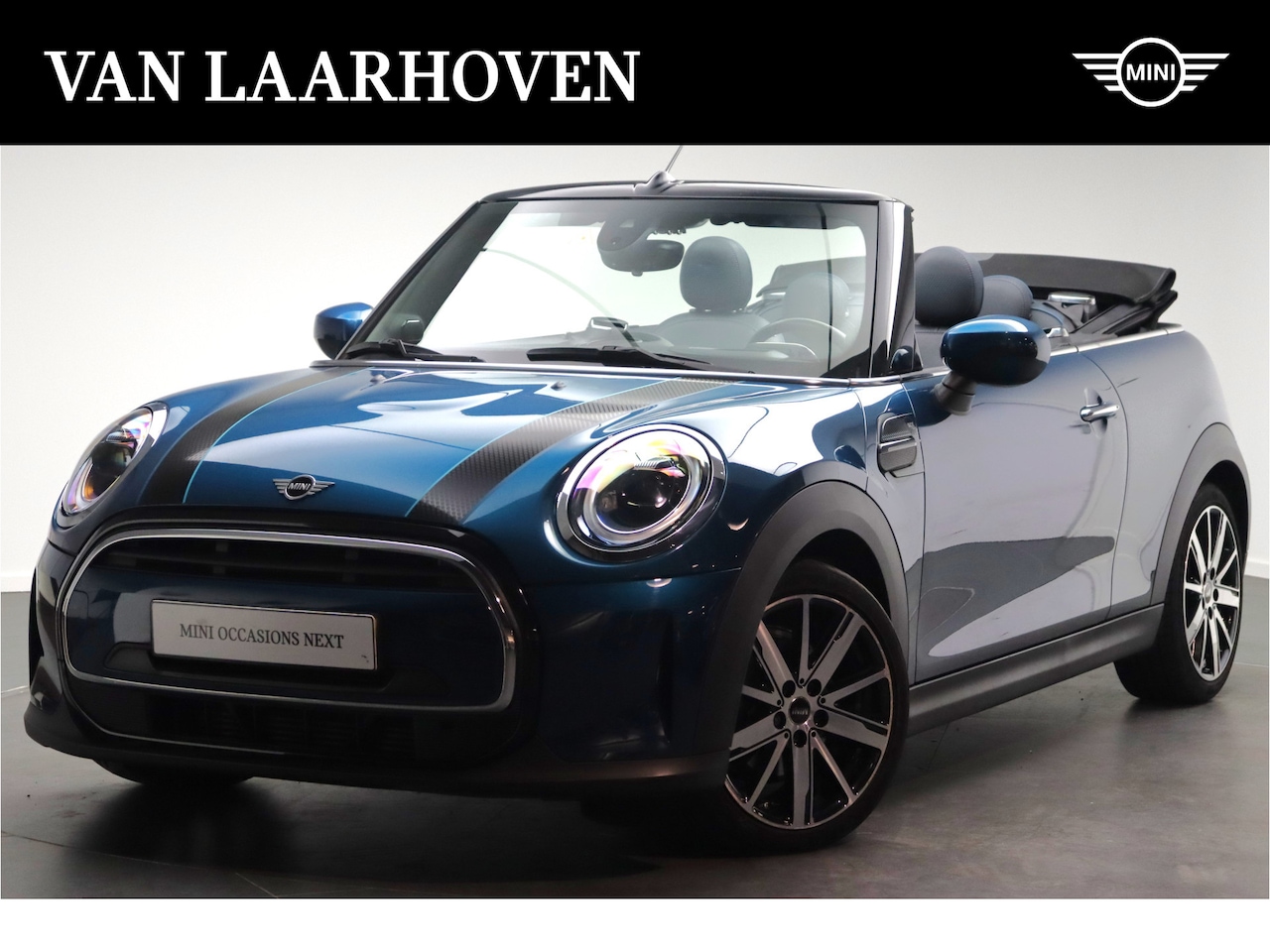 MINI Cabrio - Cooper Automaat / Achteruitrijcamera / Sportstoelen / Stoelverwarming / LED / Harman-Kardo - AutoWereld.nl
