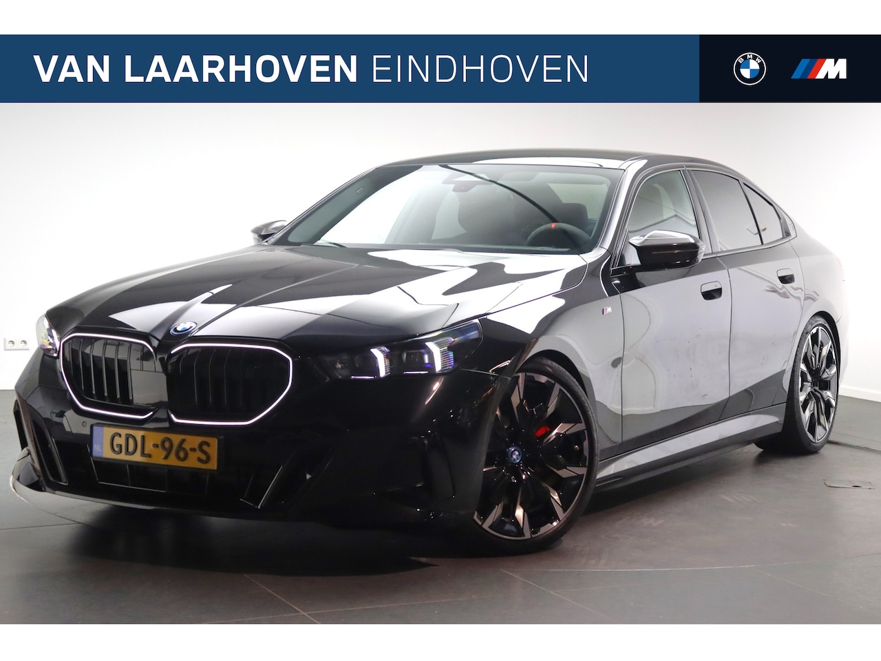 BMW i5 - eDrive40 M Sport Automaat / Panoramadak / Trekhaak / Bowers & Wilkins / Parking Assistant - AutoWereld.nl