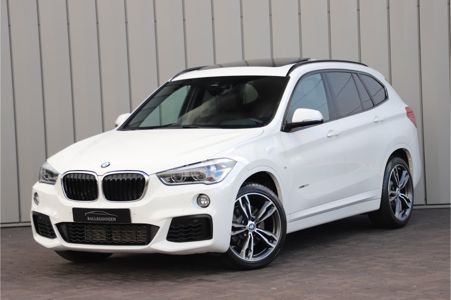 BMW X1 - sDrive20i High Executive | Head-up | Keyles | Pano | Harman-kardon | Led | Leder | NL-auto - AutoWereld.nl