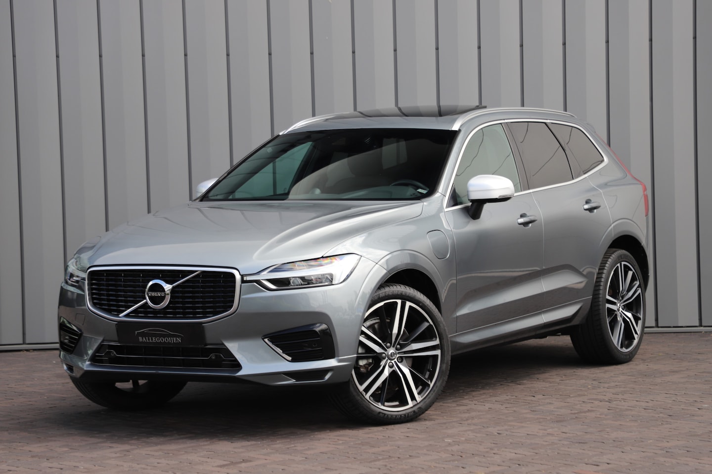 Volvo XC60 - 2.0 T8 Twin Engine AWD R-Design 2.0 T8 Twin Engine AWD R-Design - AutoWereld.nl