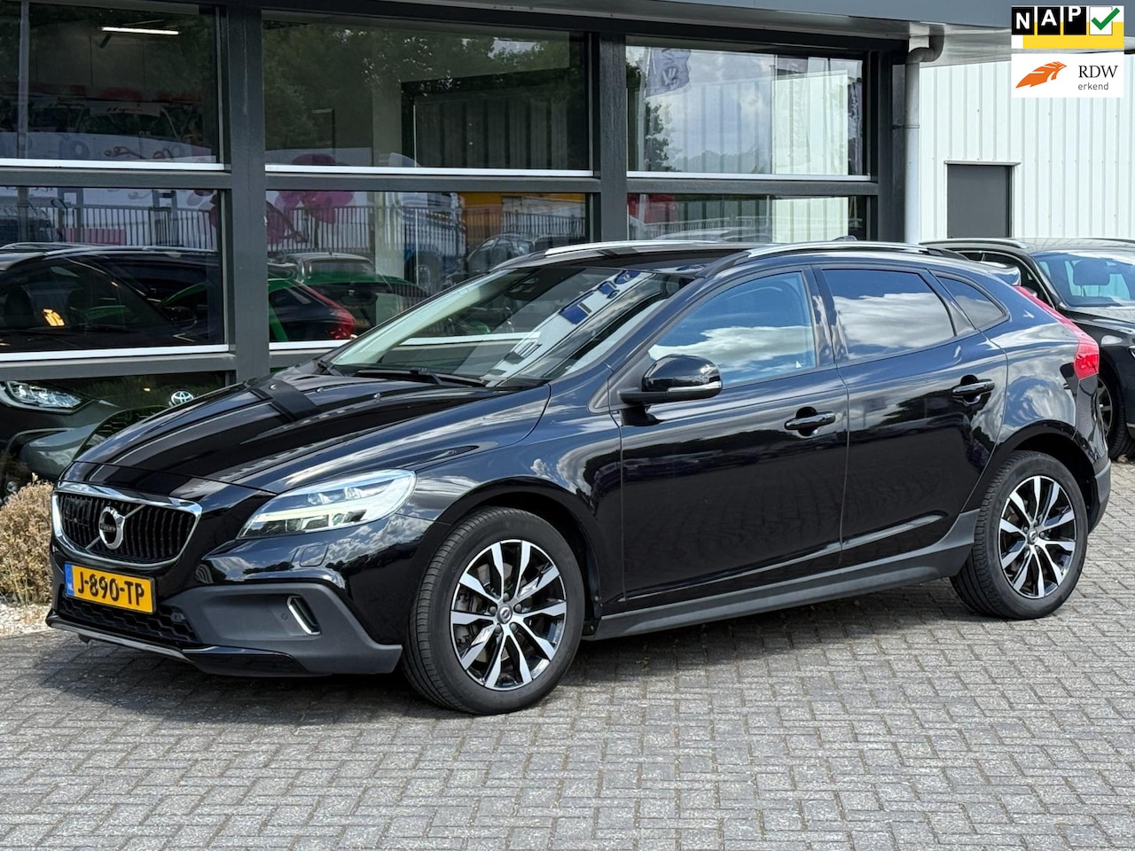 Volvo V40 Cross Country - 1.5 T3 Momentum Automaat Rijklaar !! - AutoWereld.nl