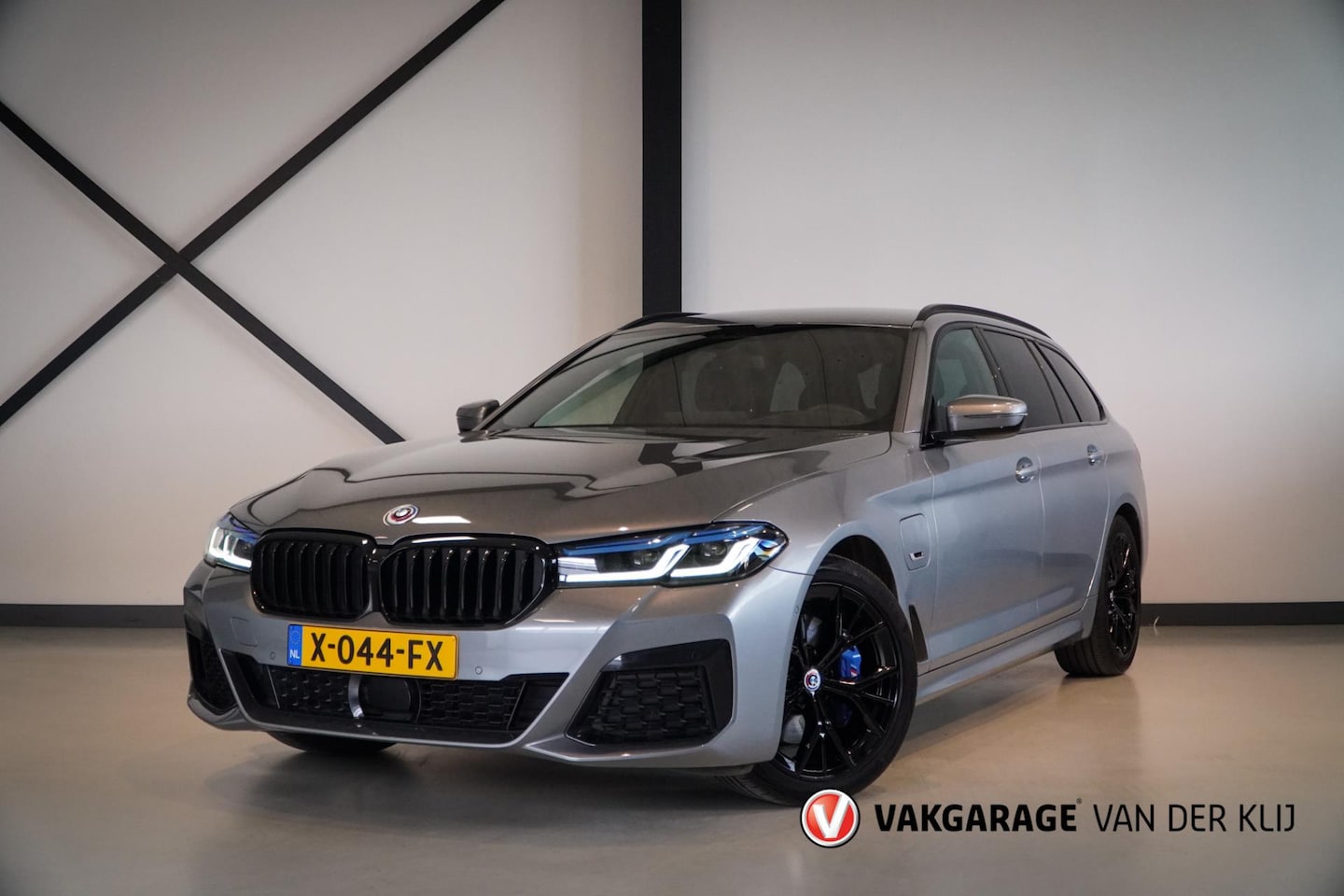 BMW 5-serie Touring - 530e xDrive M-Sport Pro | Trekhaak | Driving Ass. Prof. | Laser | Head-Up | Camera | 19" | - AutoWereld.nl