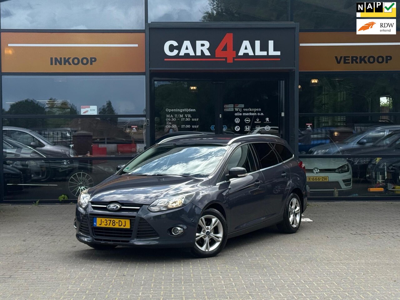 Ford Focus Wagon - 1.0 EcoBoost Trend PDC/CLIMA/CRUISE/LMVELGEN/TREKHAAK - AutoWereld.nl
