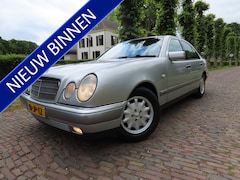 Mercedes-Benz E-klasse - 240 Avantgarde Automaat Ecc Cruisecontrol Schuif/Kanteldak Lm Velgen Trekhaak*NL Auto*Youn