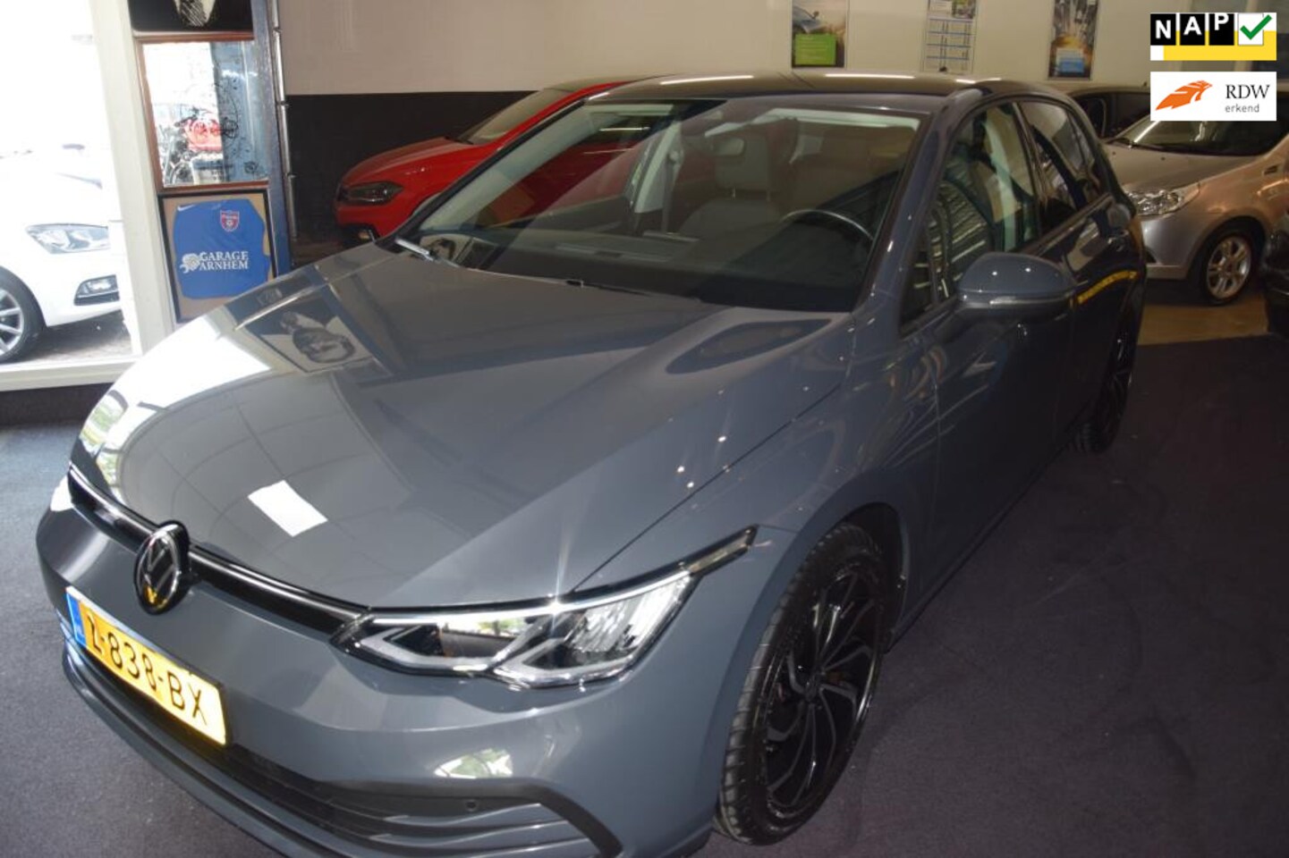 Volkswagen Golf - 1.0 eTSI Life hele nette met mooie opties te koop golf 8 - AutoWereld.nl