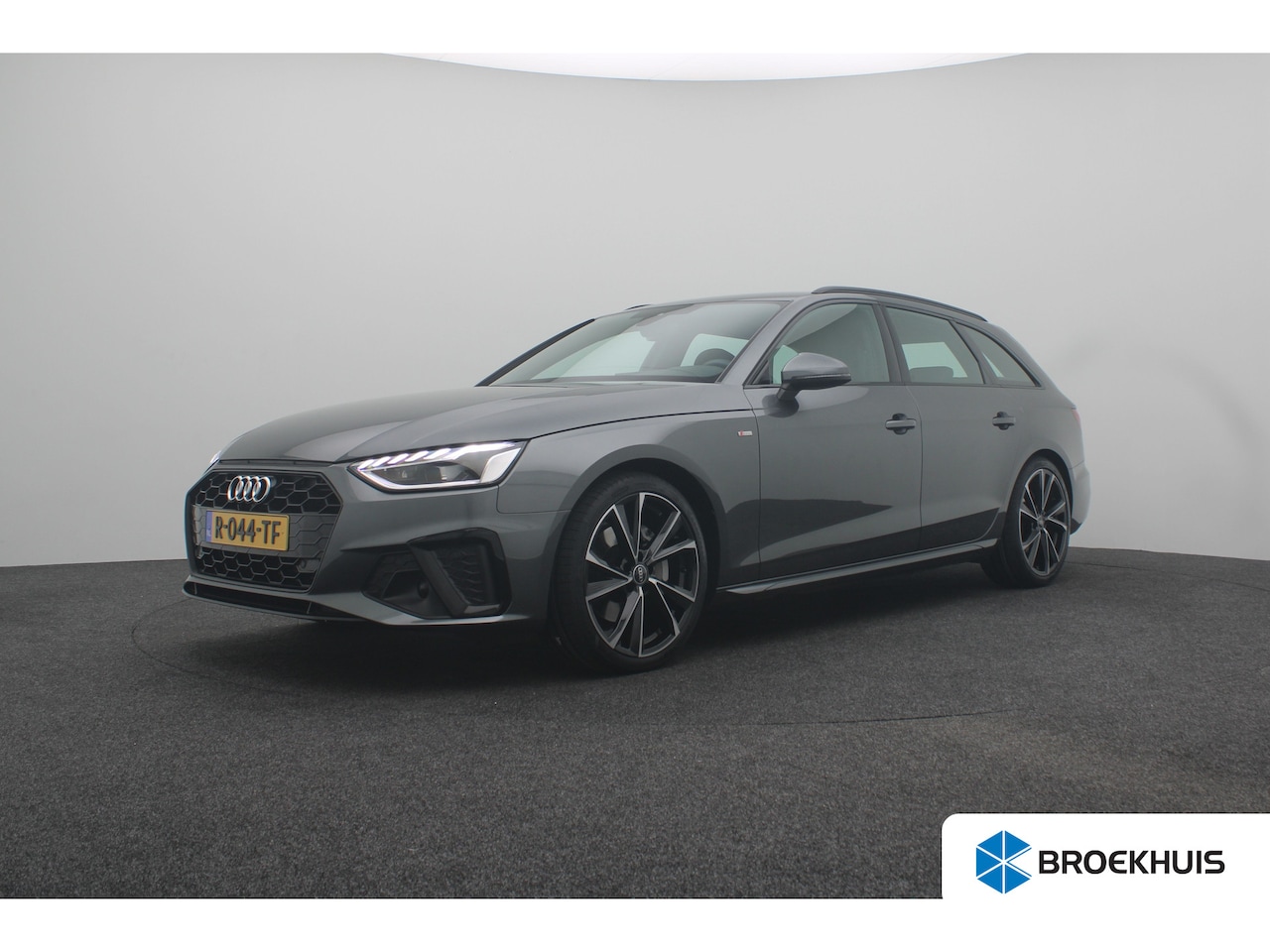 Audi A4 Avant - 40 TFSI S edition | Achterbank in delen neerklapbaar | Achteruitrijcamera | Armsteun voor - AutoWereld.nl