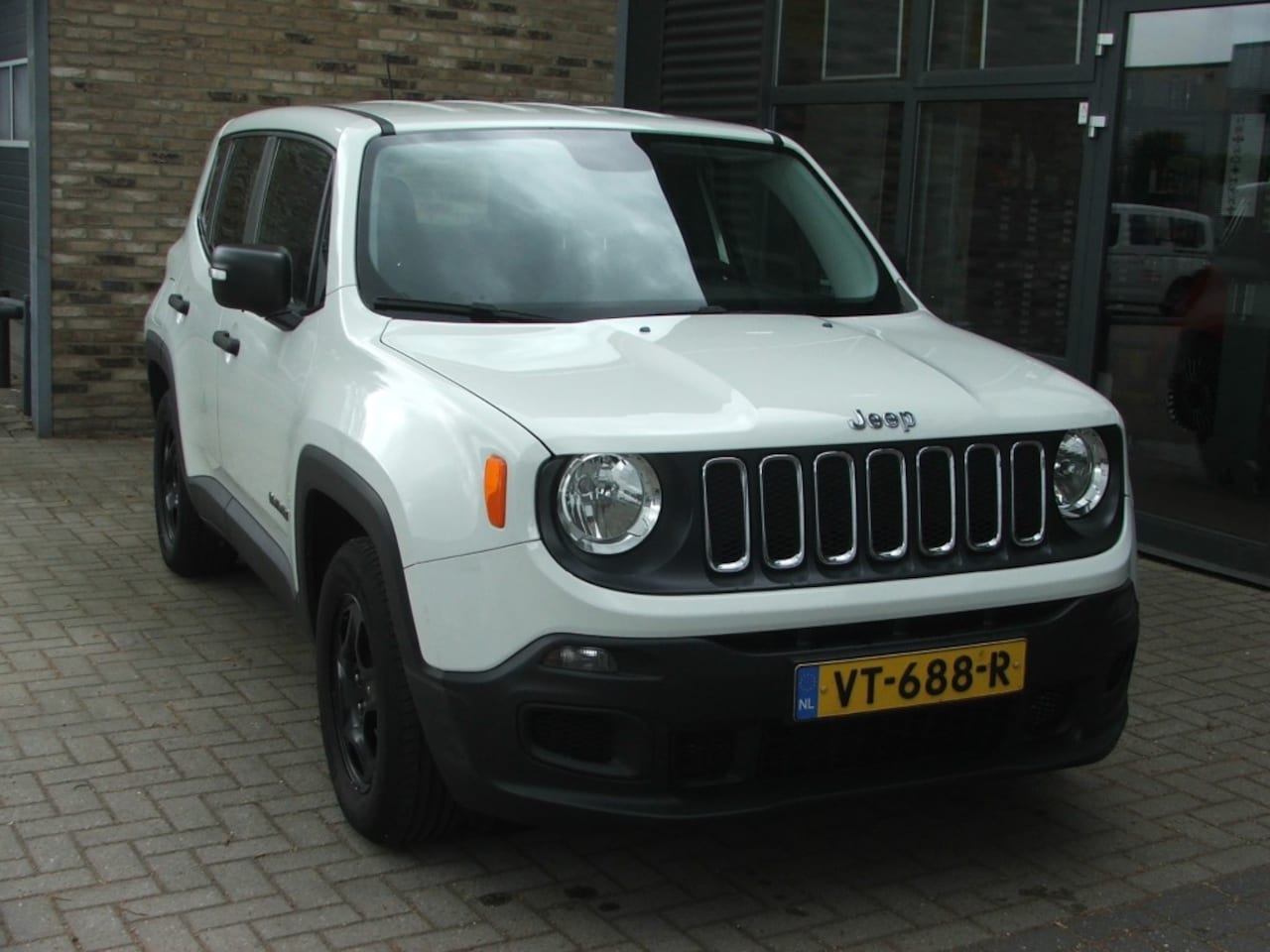 Jeep Renegade - 1.6 MultJet 88KW Sport Grijs Kenteken - AutoWereld.nl