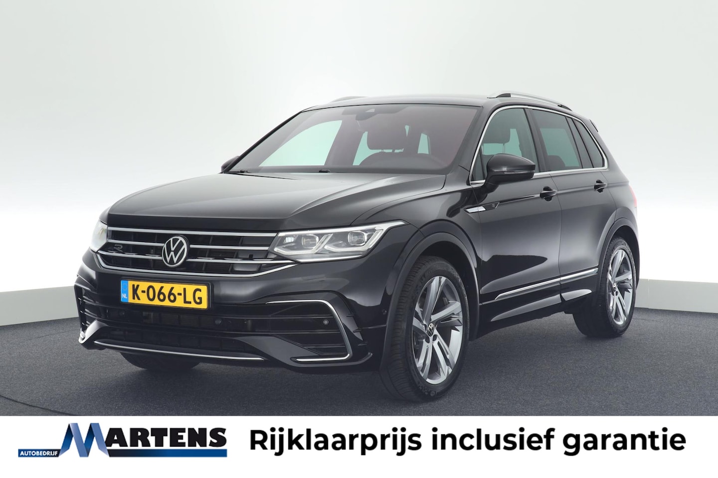Volkswagen Tiguan - 1.5 TSI 150pk DSG R-Line Business+ Trekhaak Camera Keyless Stoelverwarming Virtual Cockpit - AutoWereld.nl