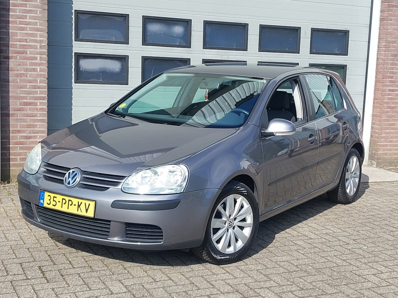 Volkswagen Golf - 1.6 FSI Trendline 5-Deurs Automaat - AutoWereld.nl
