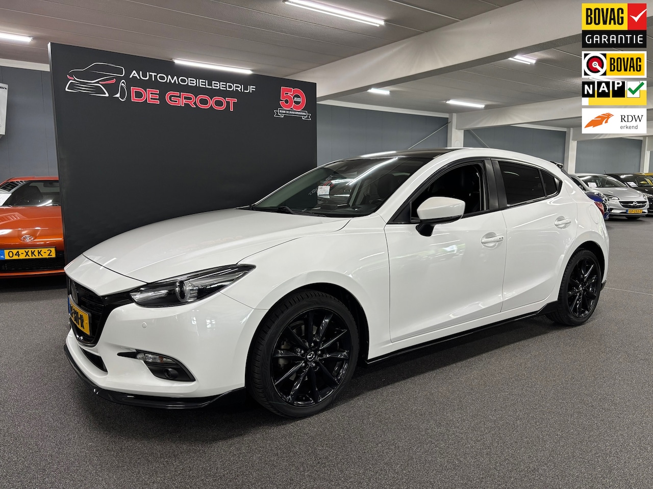 Mazda 3 - 2.0 SkyActiv-G 120 GT-M / NL-auto, Navi, Airco, Stoel & stuur verwarming - AutoWereld.nl