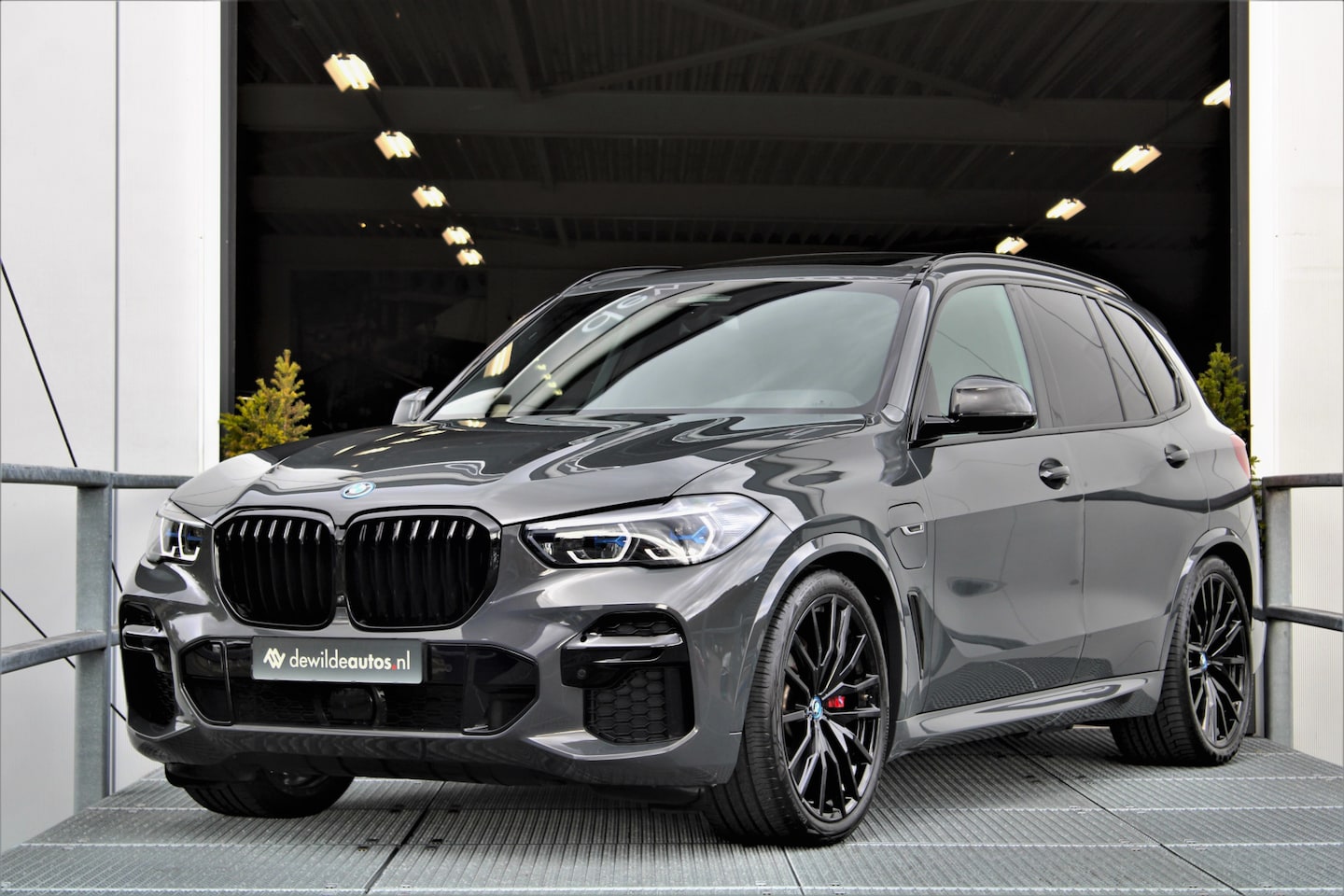 BMW X5 - xDrive45e M-sport 394pk Dravit Pano Trekhaak 22-inch Laser 360-camera - AutoWereld.nl