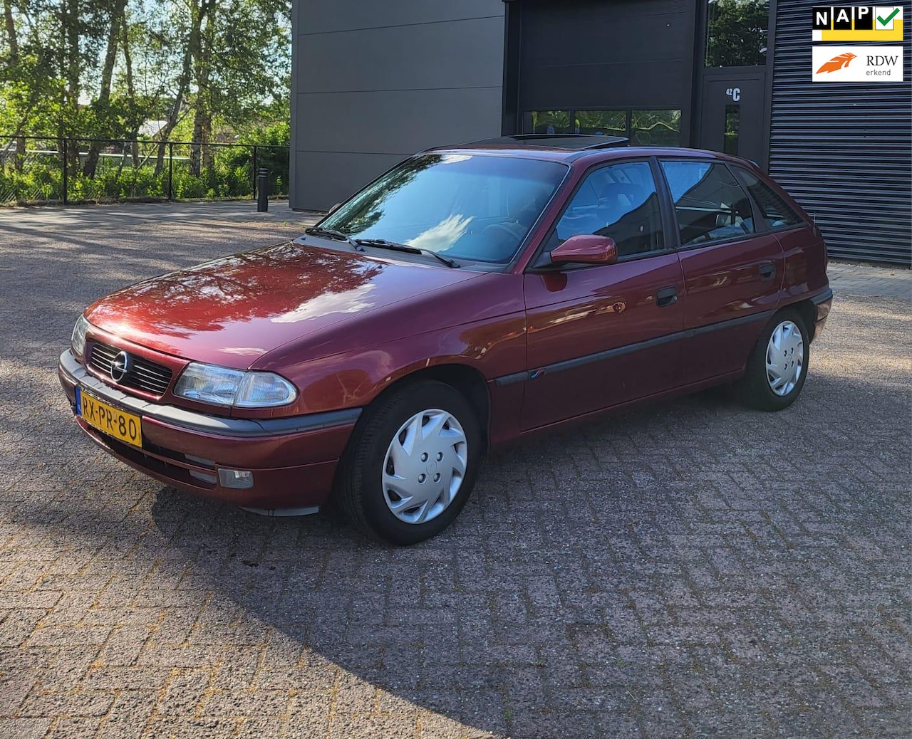 Opel Astra - 1.6i Season 1.6i Season,169 NAP,schuifdak,zeer net,roestvrij! - AutoWereld.nl