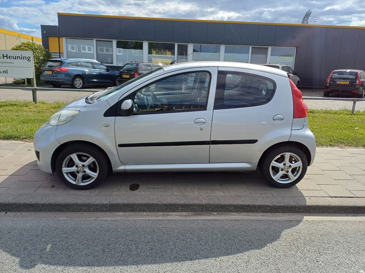 Peugeot 107 - 1.0-12V Sublime 1.0-12V Sublime - AutoWereld.nl