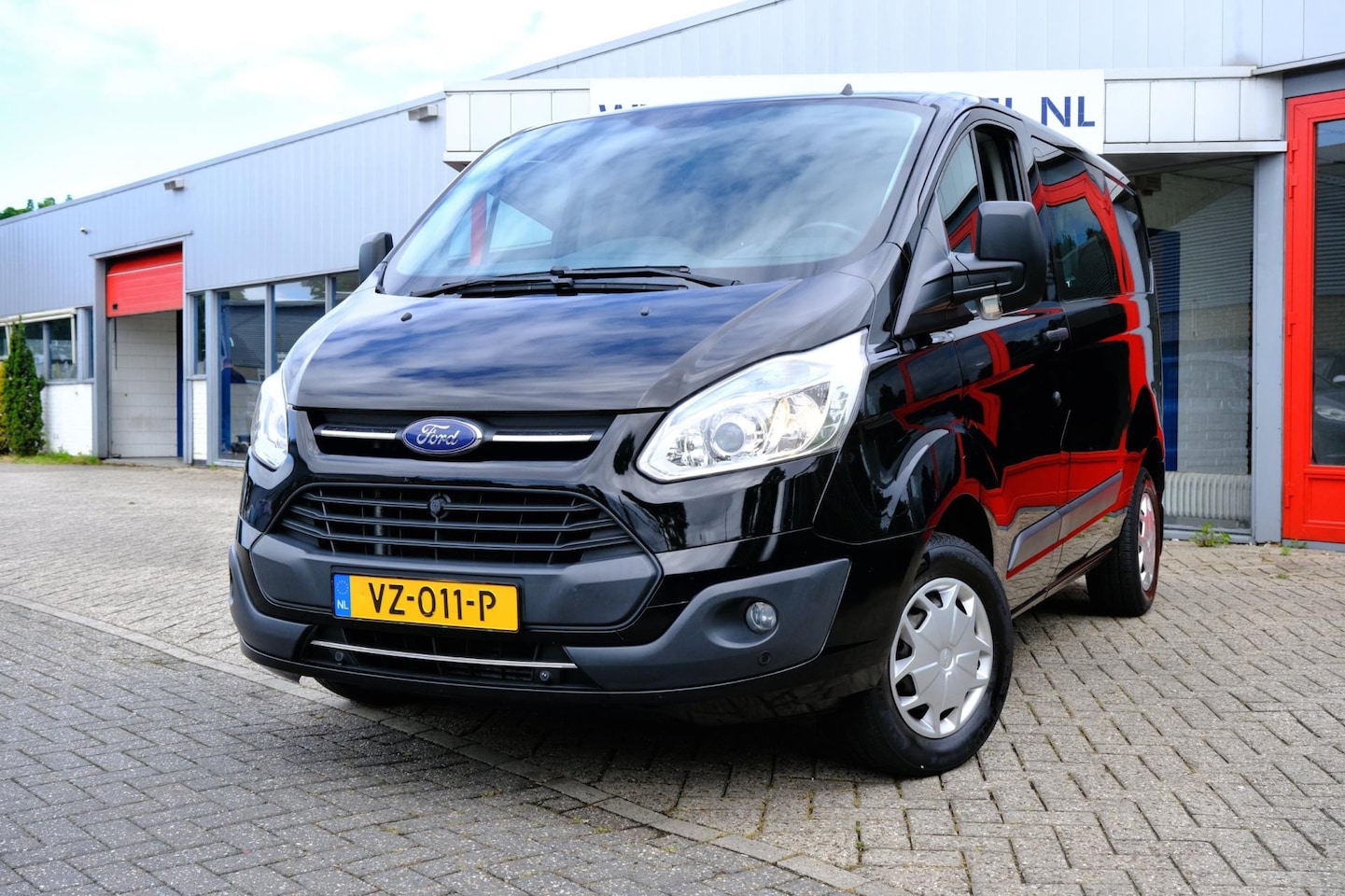 Ford Transit Custom - 290 2.0 TDCI L1H1 Ambiente DC 6-pers Navi|Airco|Cruise - AutoWereld.nl