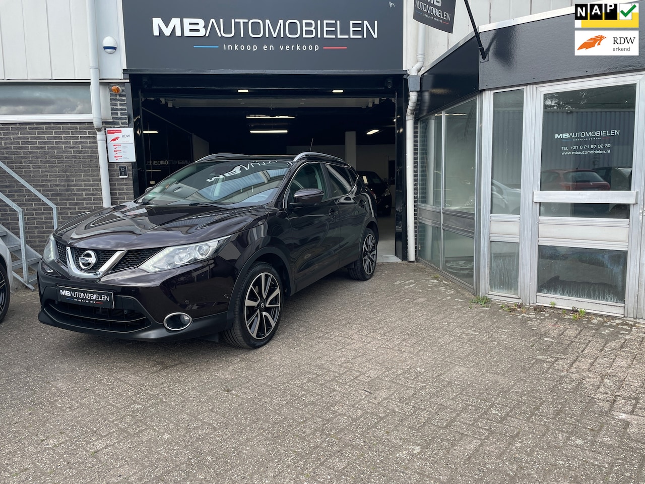 Nissan Qashqai - 1.2 Tekna/Panorama/Nap/APK/Camera/onderhoudshistorie!! - AutoWereld.nl