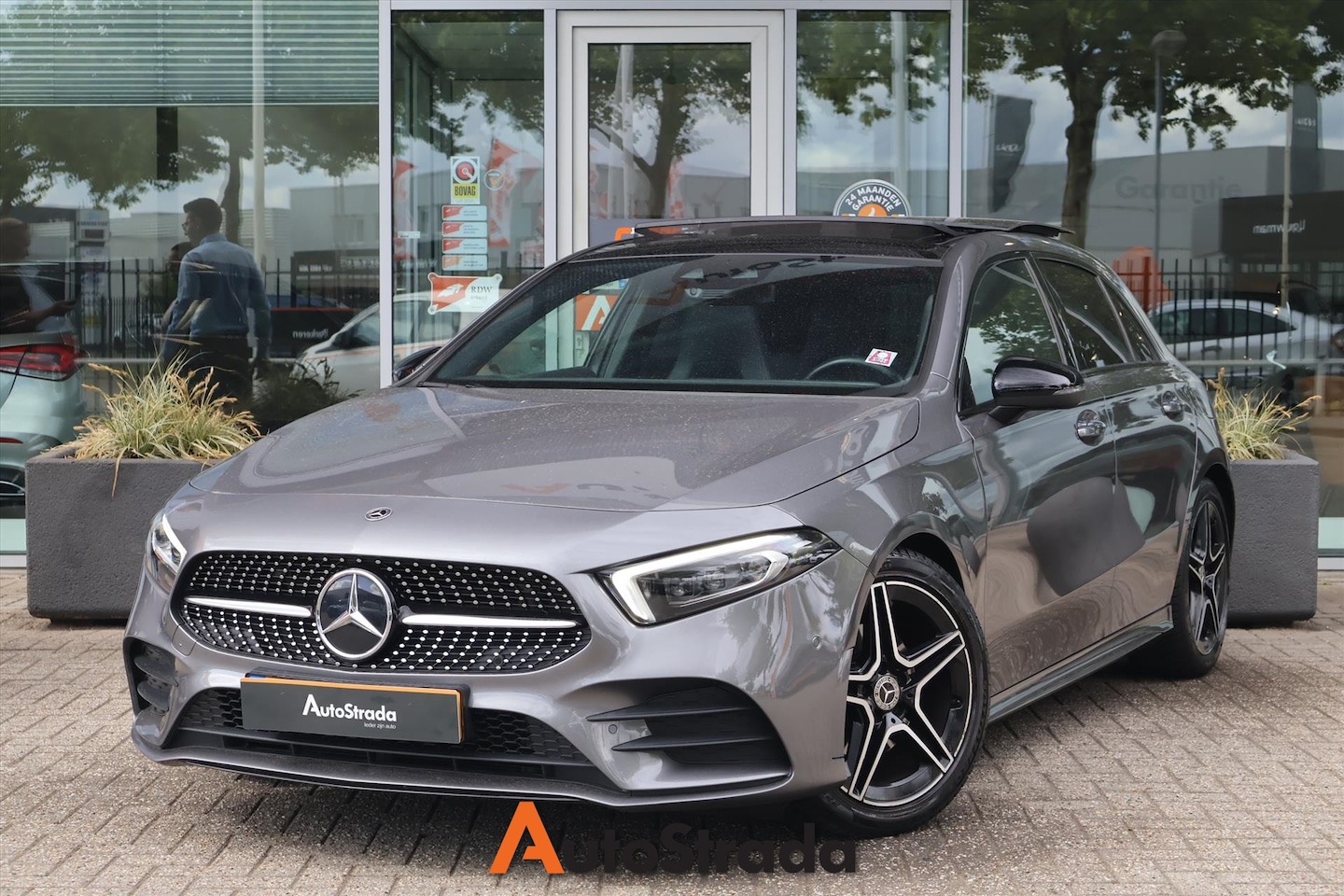 Mercedes-Benz A-klasse - A 180 AMG-Line 136pk | Carplay | Keyless | Memory | Pano | Sfeer | Camera | Climate | Mult - AutoWereld.nl