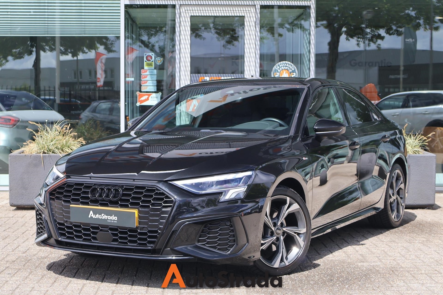 Audi A3 Limousine - 30 TFSI S-Line 110pk | Carplay | Virtual | Matrix | Adaptive | Climate | Stoelverwarming | - AutoWereld.nl