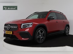Mercedes-Benz GLB - 200 Business Solution AMG (PANORAMADAK, SFEERVERLICHTING, TREKHAAK, STOELVERWARMING, GOED